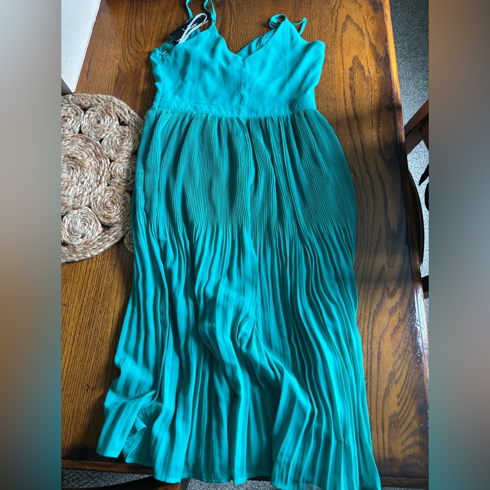 Lulus green dress, midi